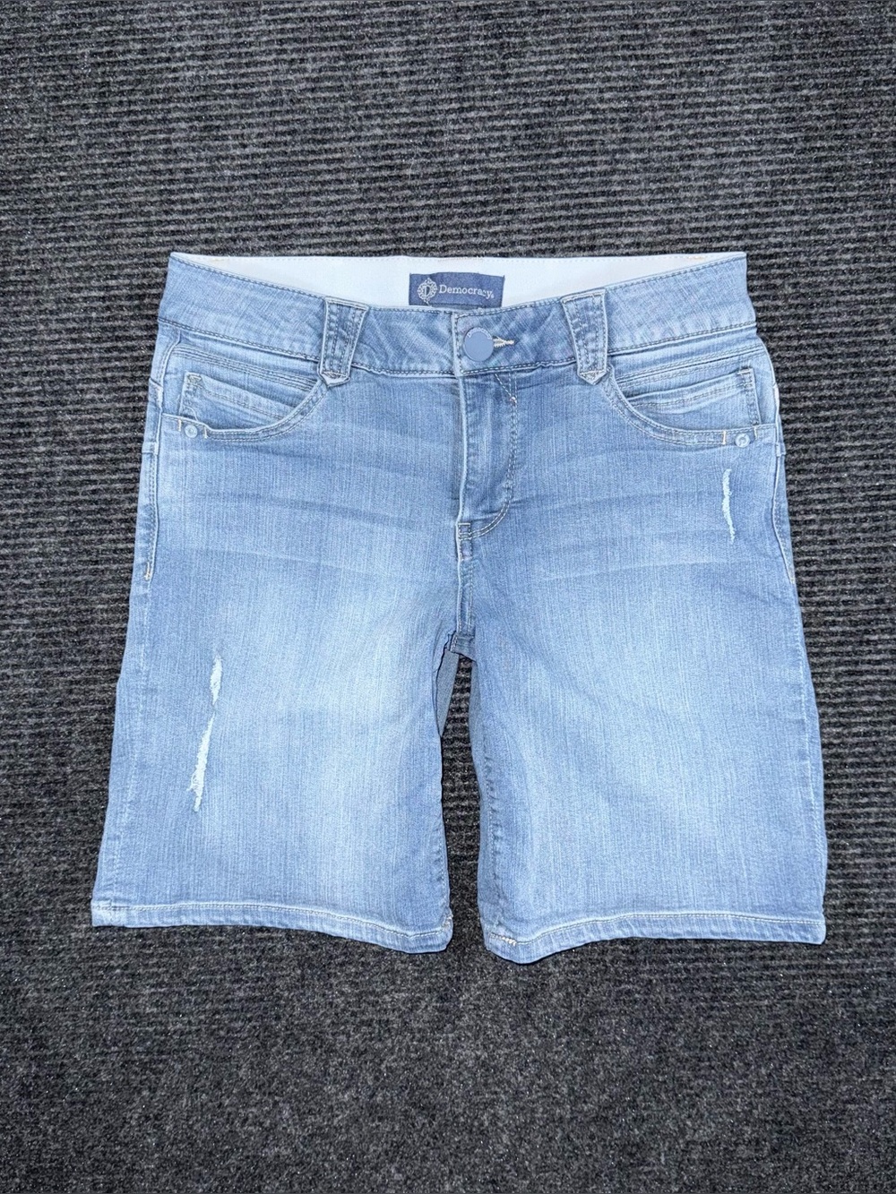 Democracy Ab Solution 9" Inseam Denim Jean Shorts Light Blue Wash Women's 6
